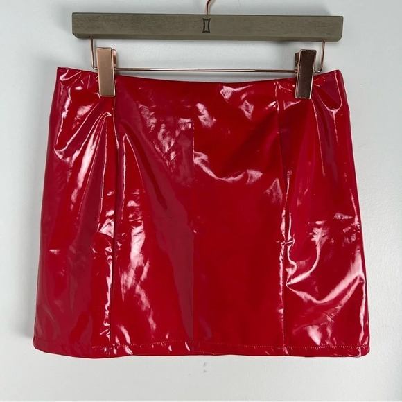 Lot  of 2 - latex faux vegan patent leather mini skirts - Picture 4 of 8